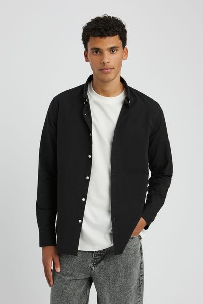 Chemise unie ajust&eacute;e