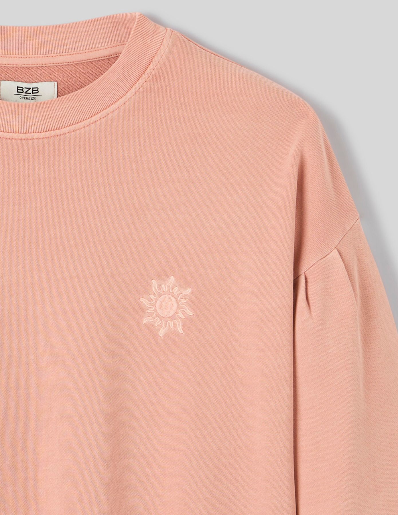 Sweat à fronces brodé