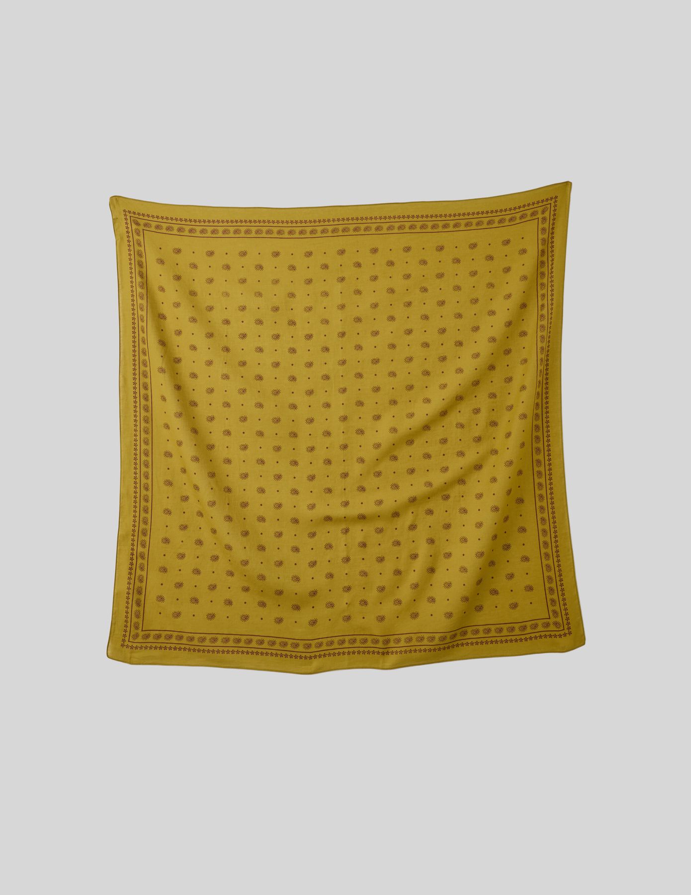 Foulard carr&eacute; imprim&eacute;
