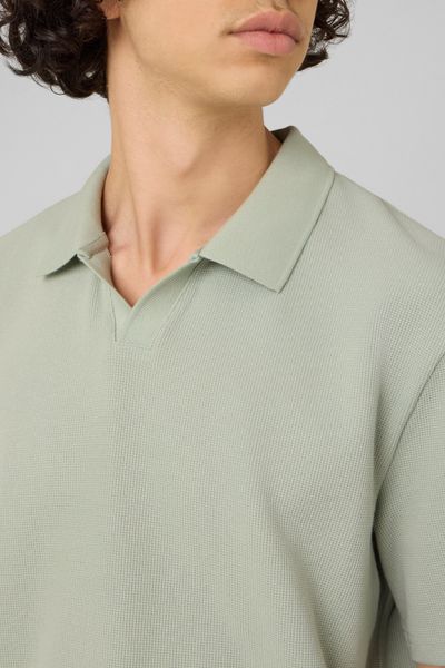 Polo mati&egrave;re gaufr&eacute;e