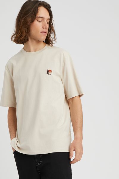 T-shirt broderie poitrine