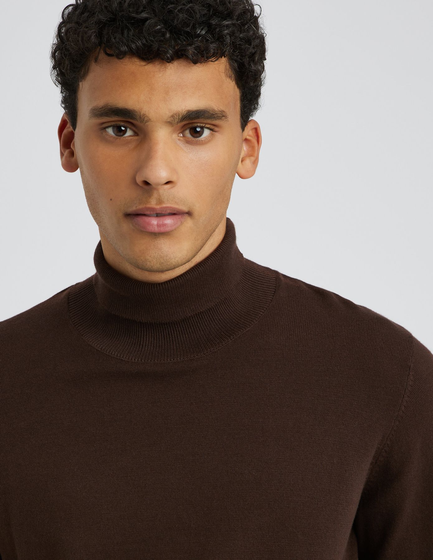 Pull col roul&eacute;