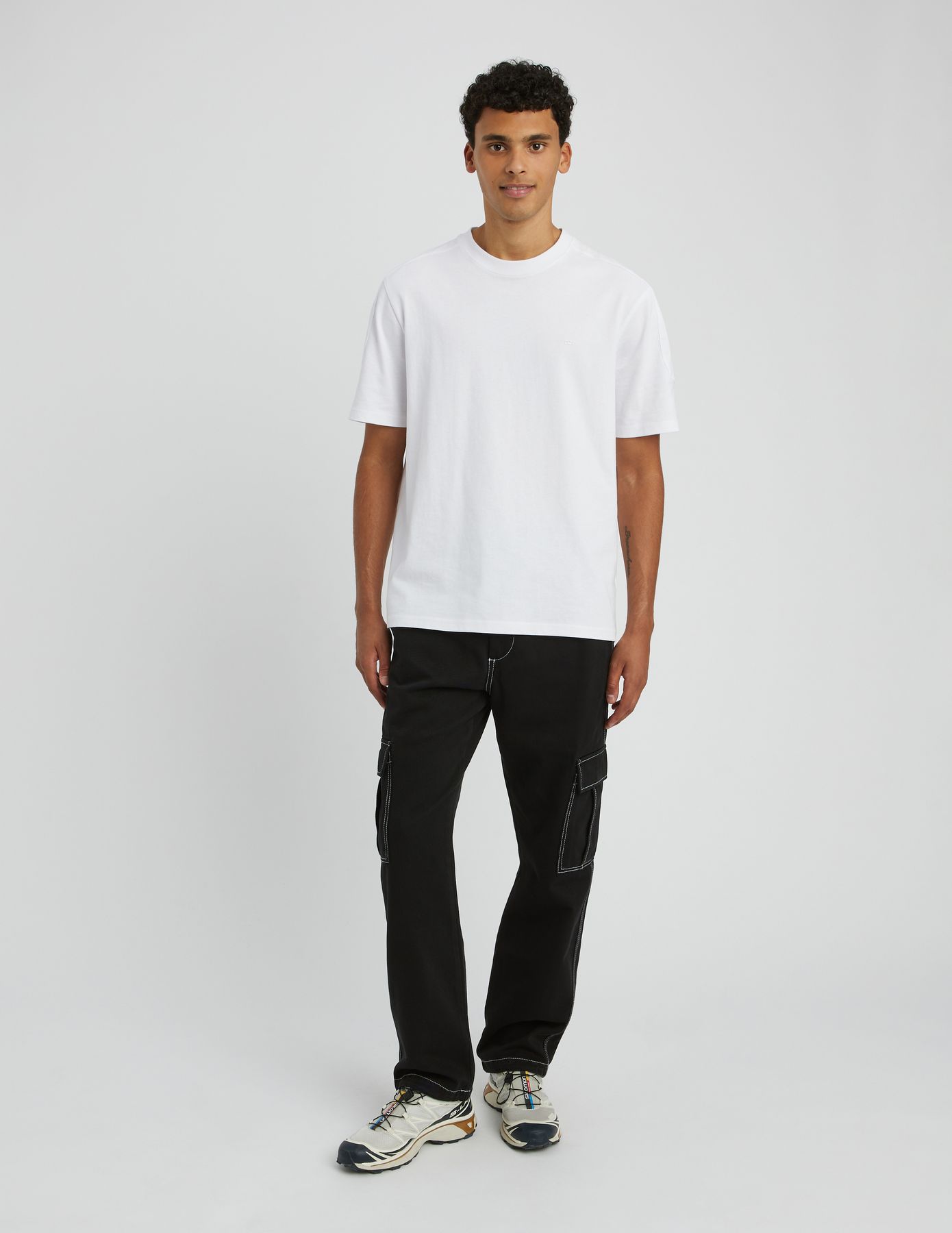 Pantalon cargo &agrave; surpiq&ucirc;res