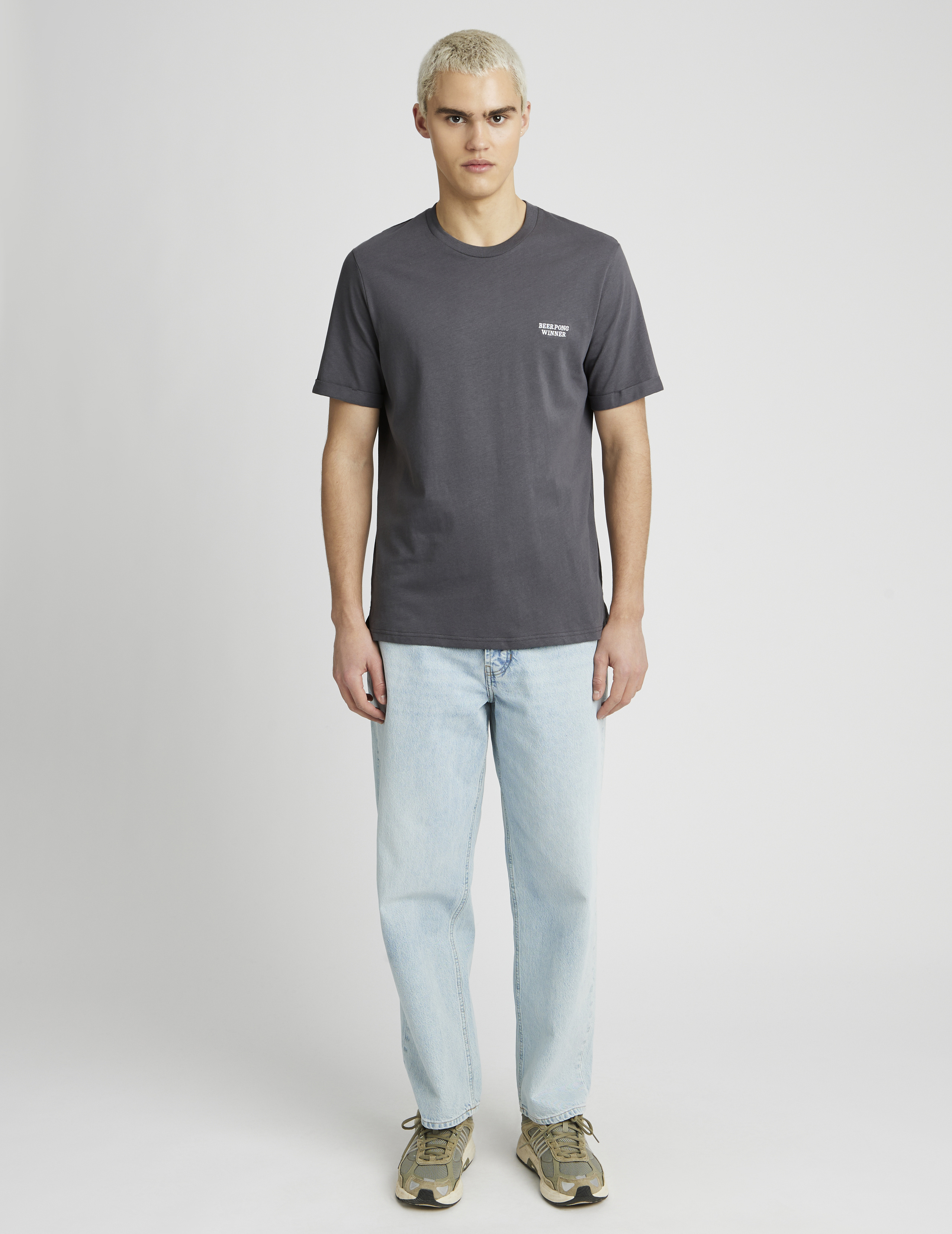 T-shirt broderie poitrine Gris foncé | BZB