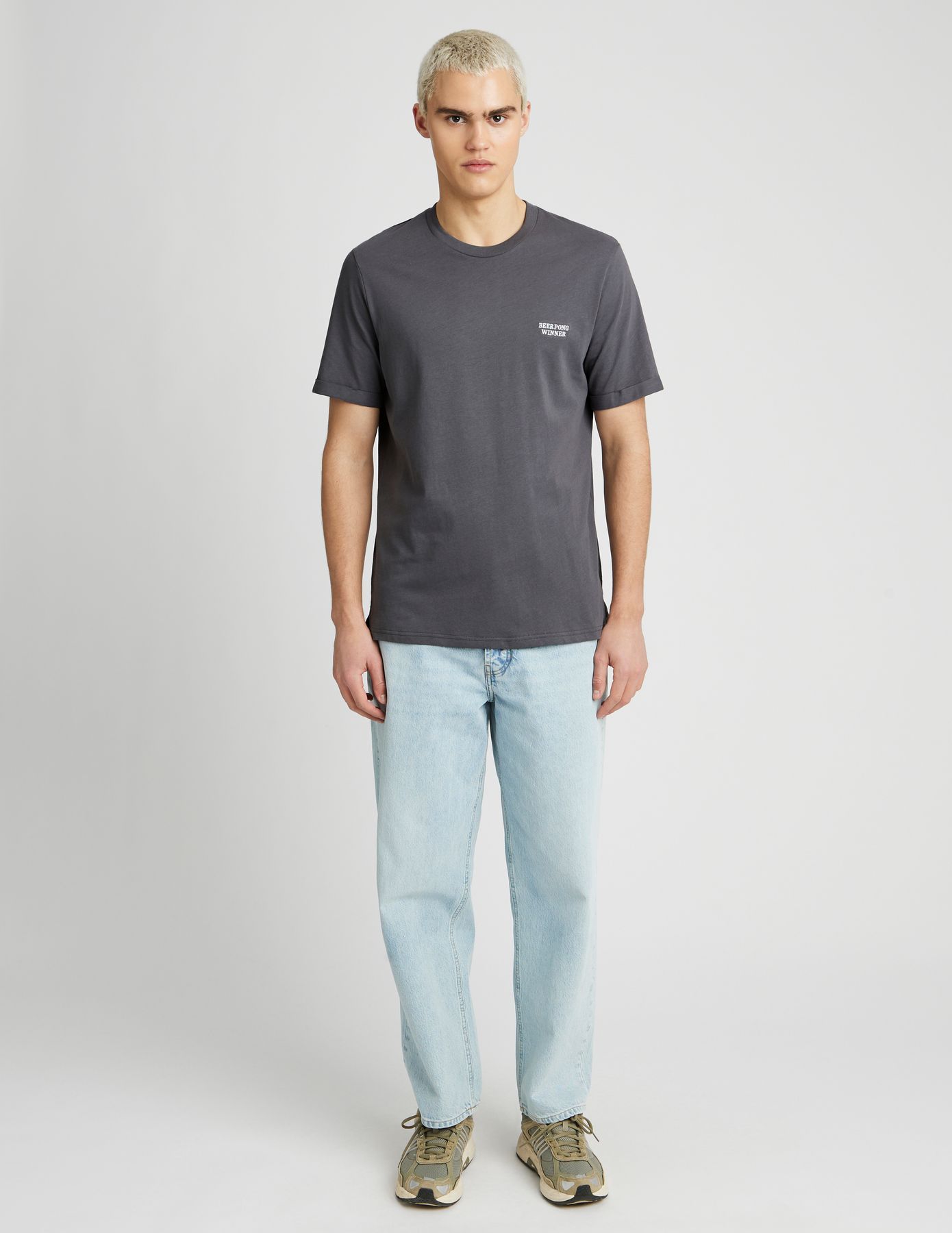 T-shirt broderie poitrine