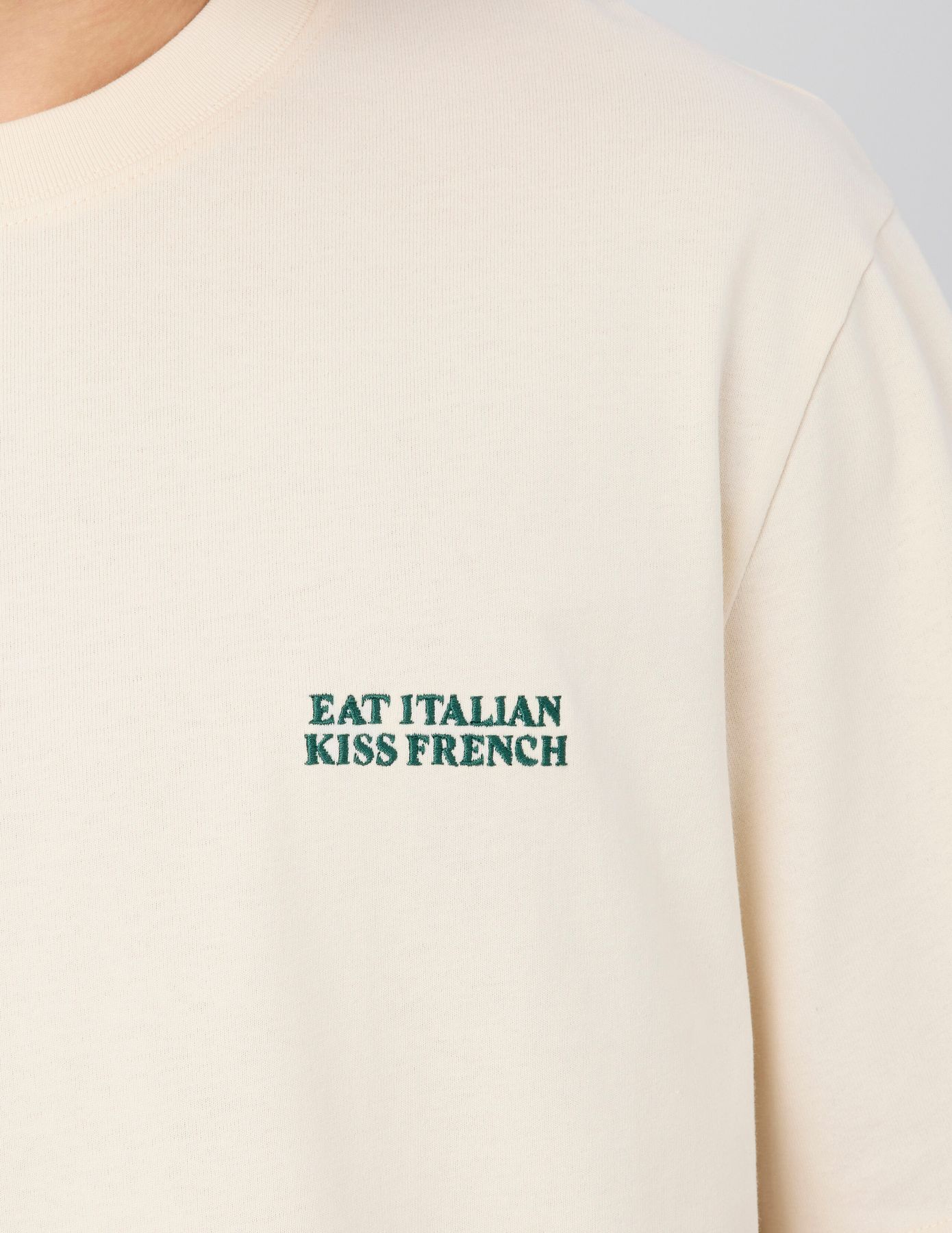 T-shirt broderie poitrine