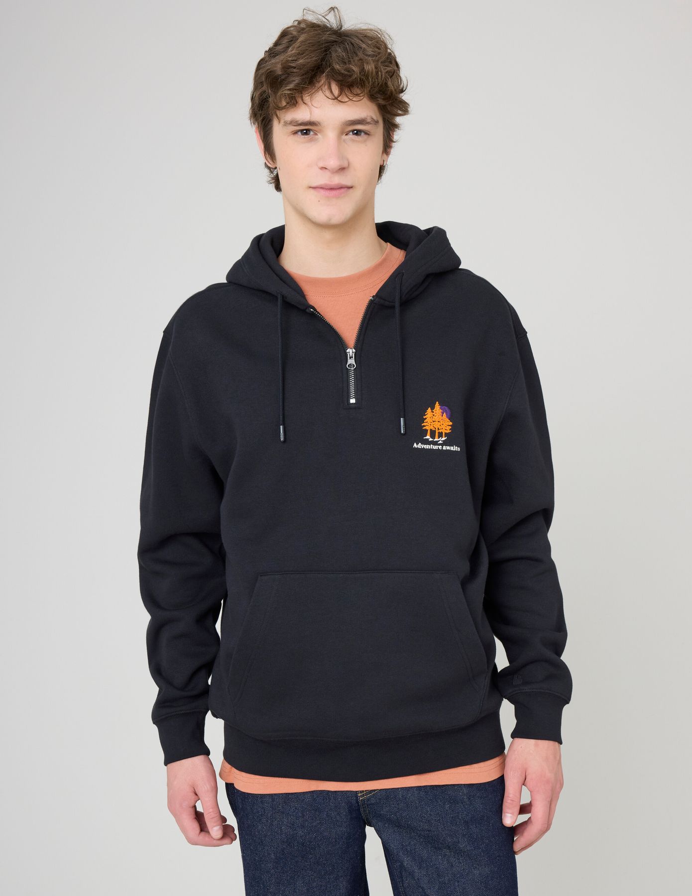 Sweat broderie poitrine