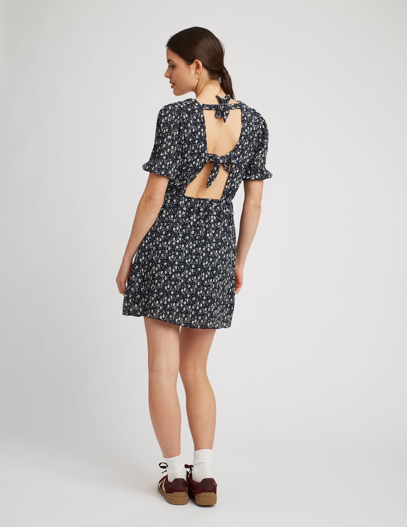 Robe courte plissée imprimée