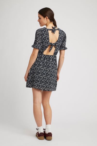 Robe courte plissée imprimée