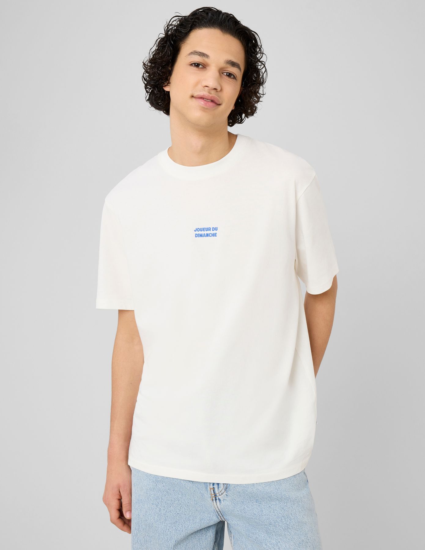 T-shirt broderie poitrine