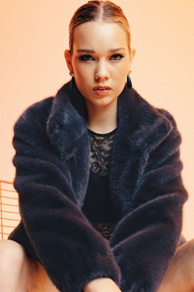 Blouson matière duveteuse col montant