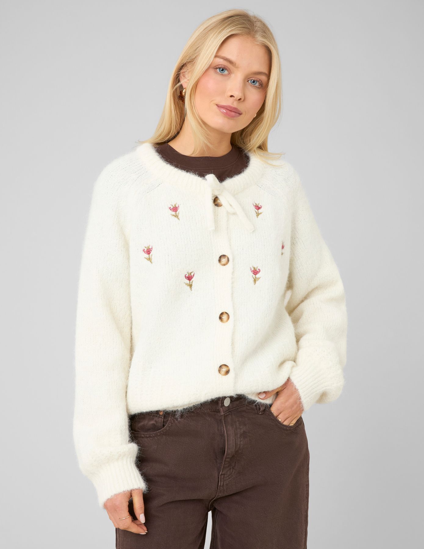 Gilet brod&eacute; &agrave; boutons