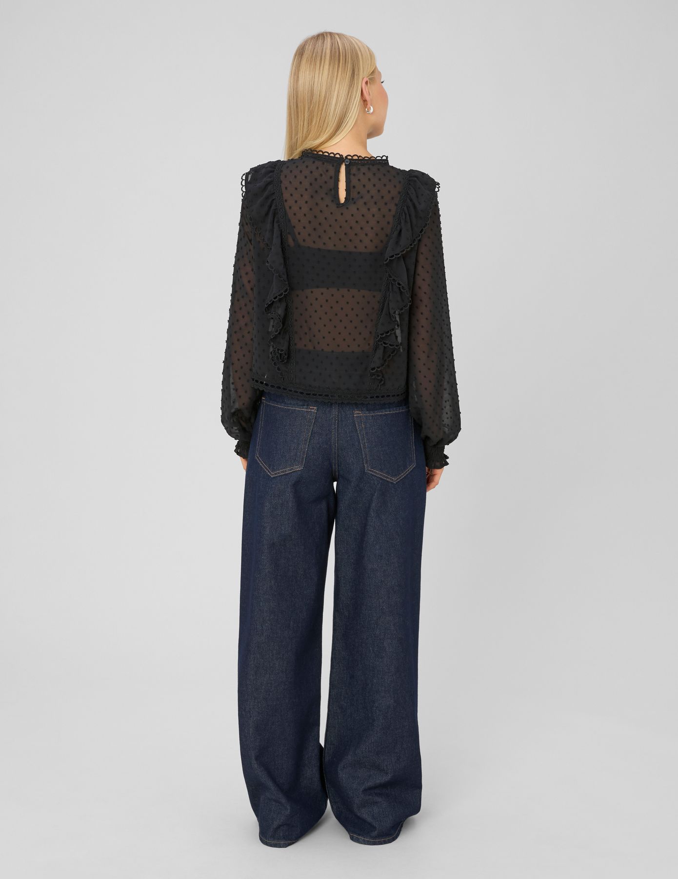 Blouse plumetis volant&eacute;e