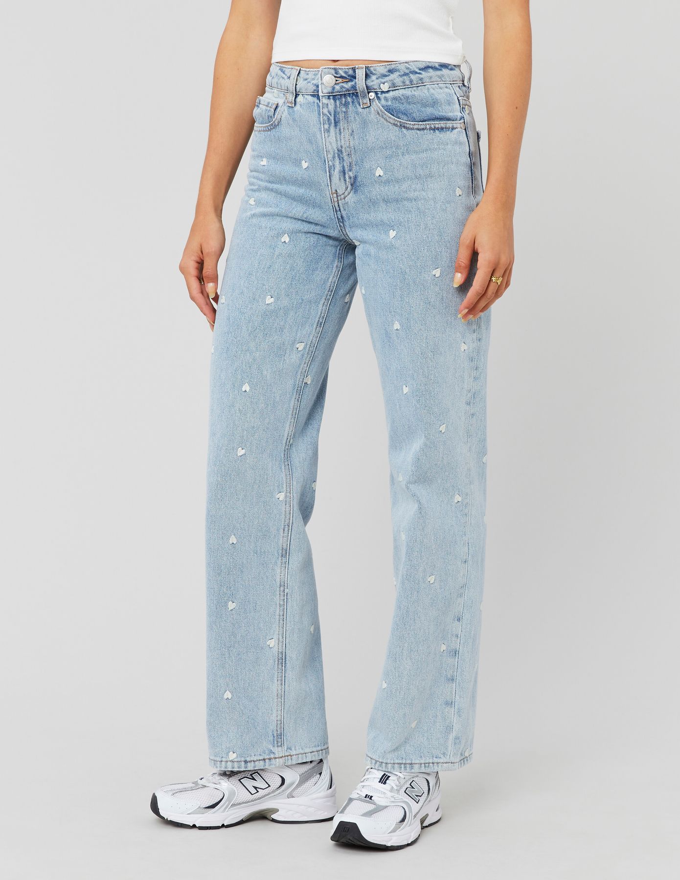 Jean straight brodé coeurs