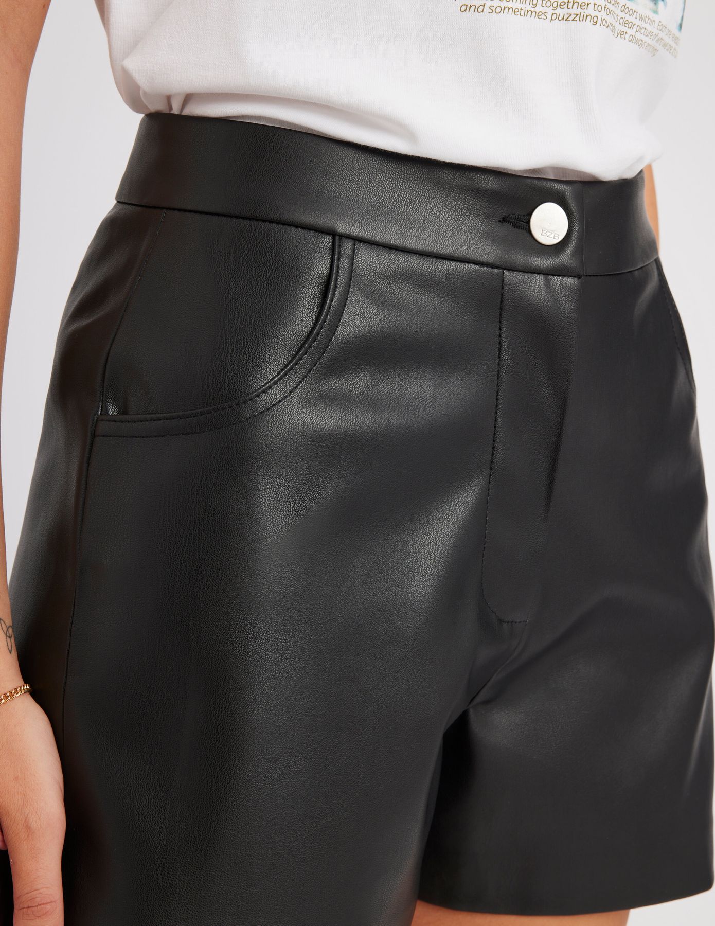 Short tissu enduit