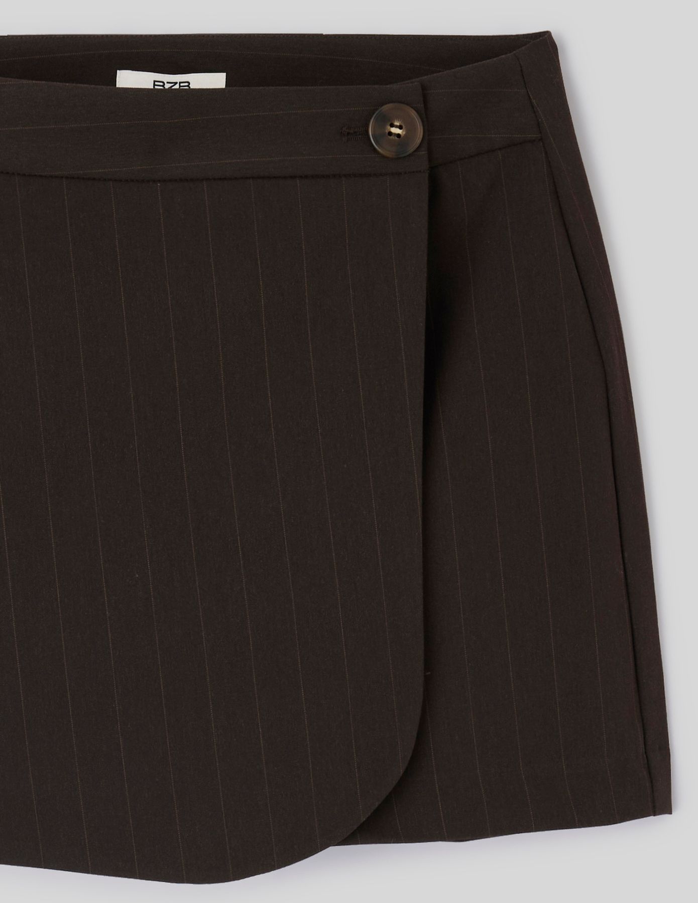 Jupe short ray&eacute;e