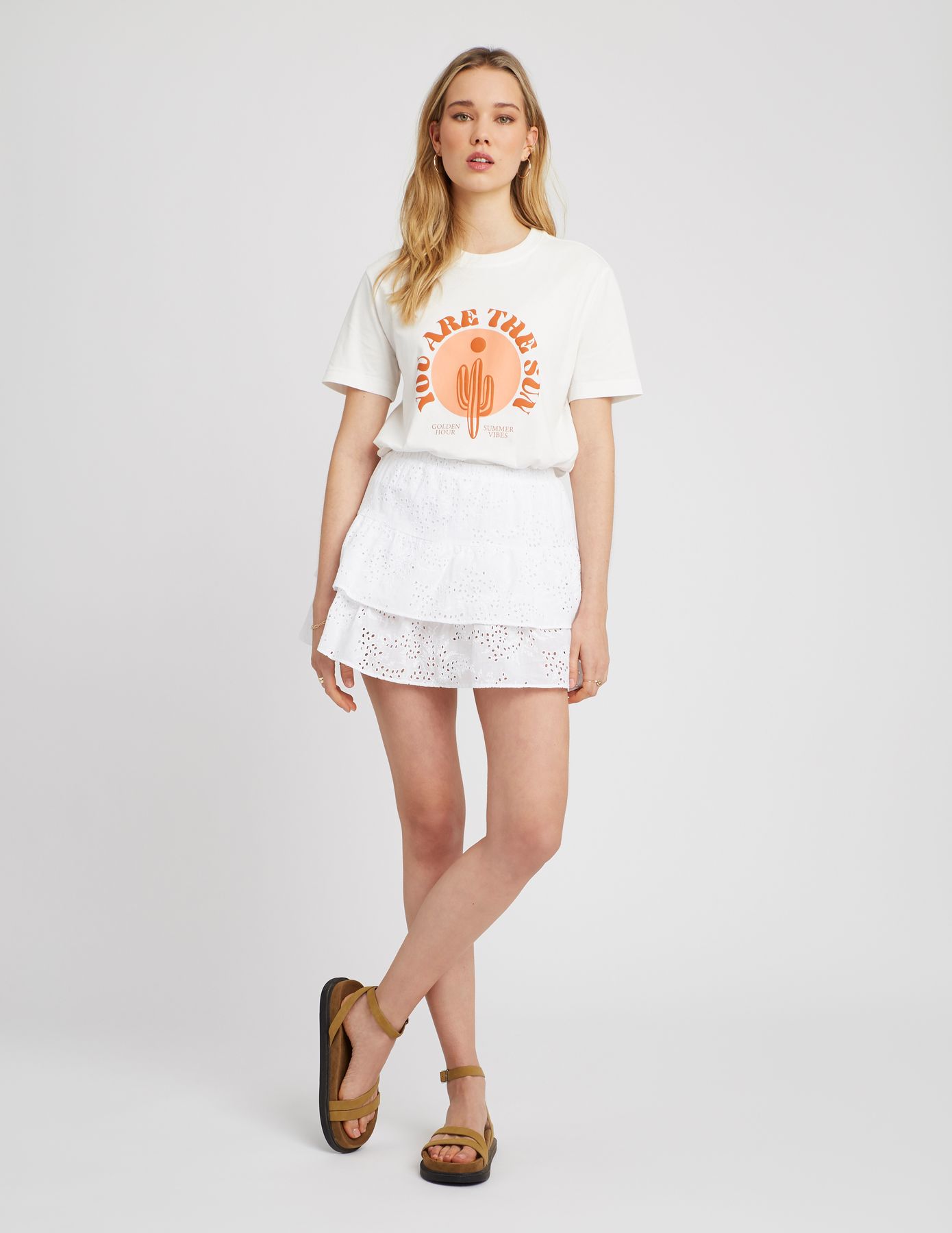 Jupe courte en broderie anglaise