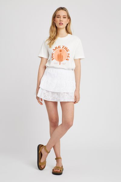 Jupe courte en broderie anglaise