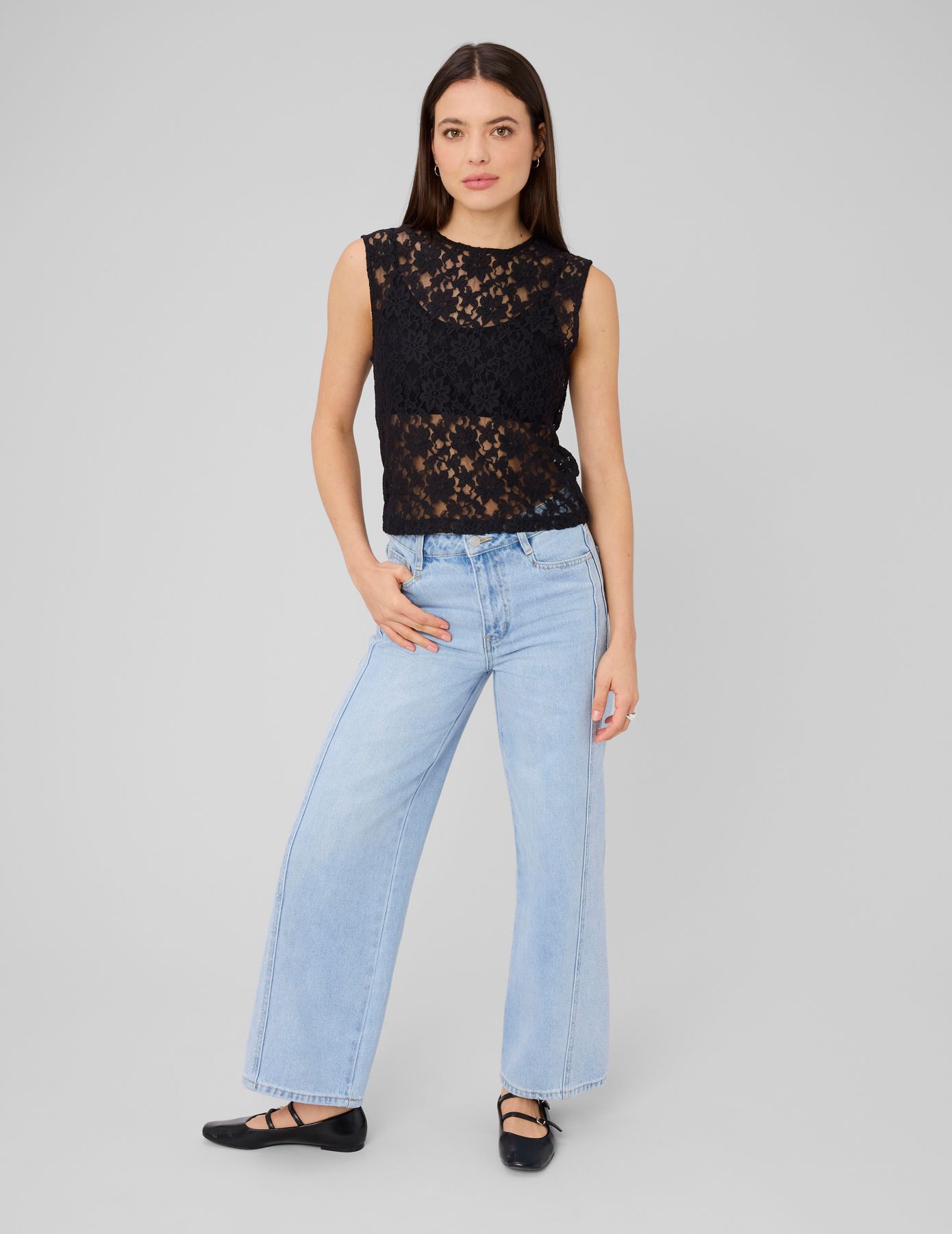 Top sans manche en dentelle