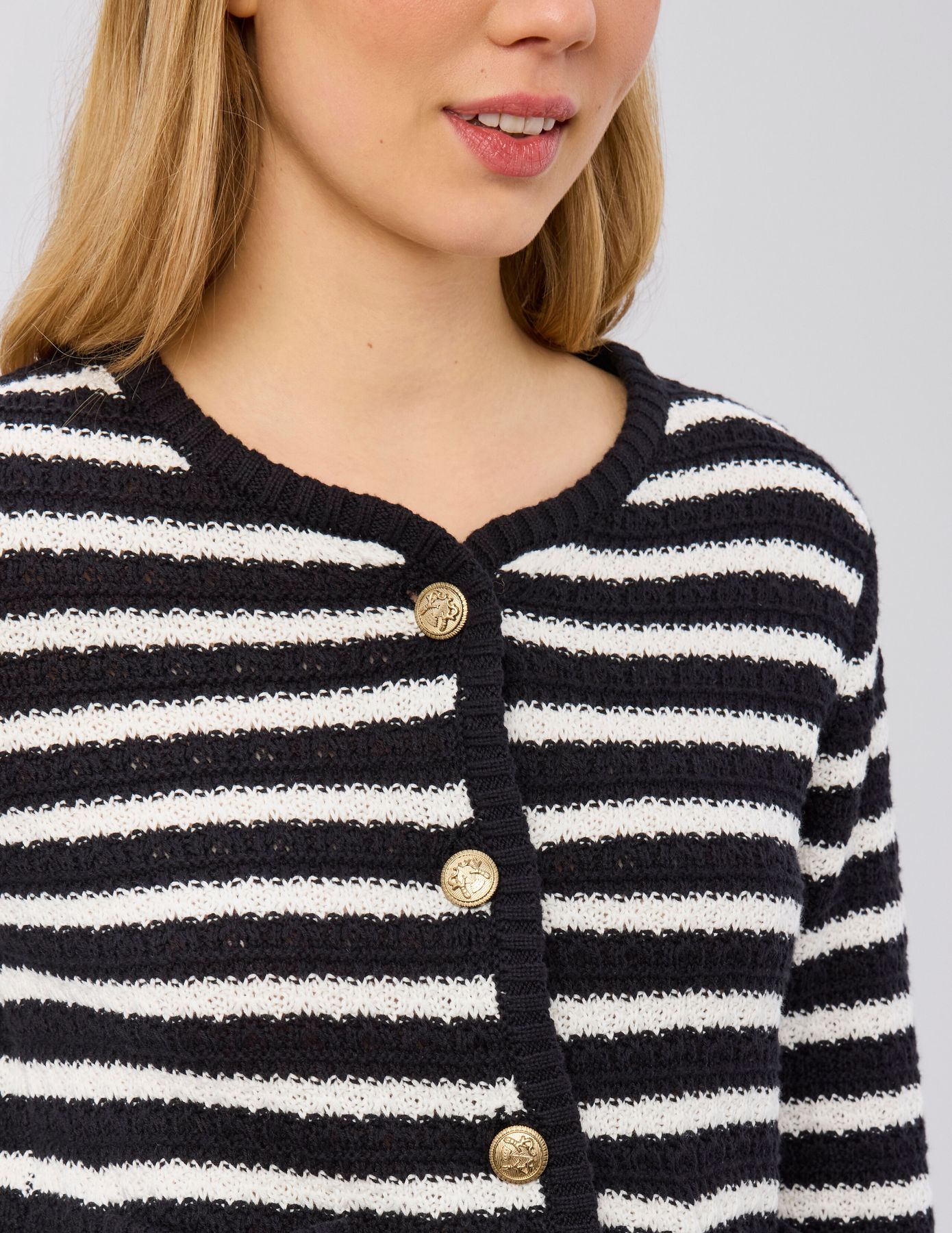 Gilet boutonn&eacute; ray&eacute;