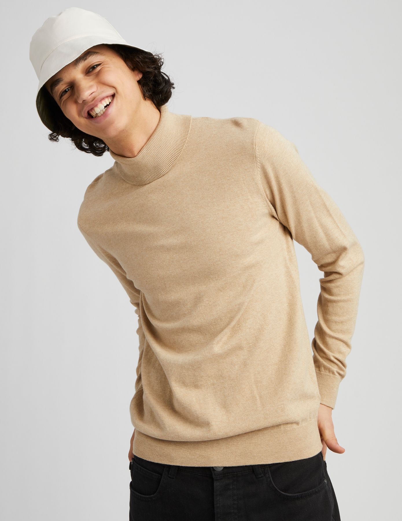 Pull col roul&eacute;