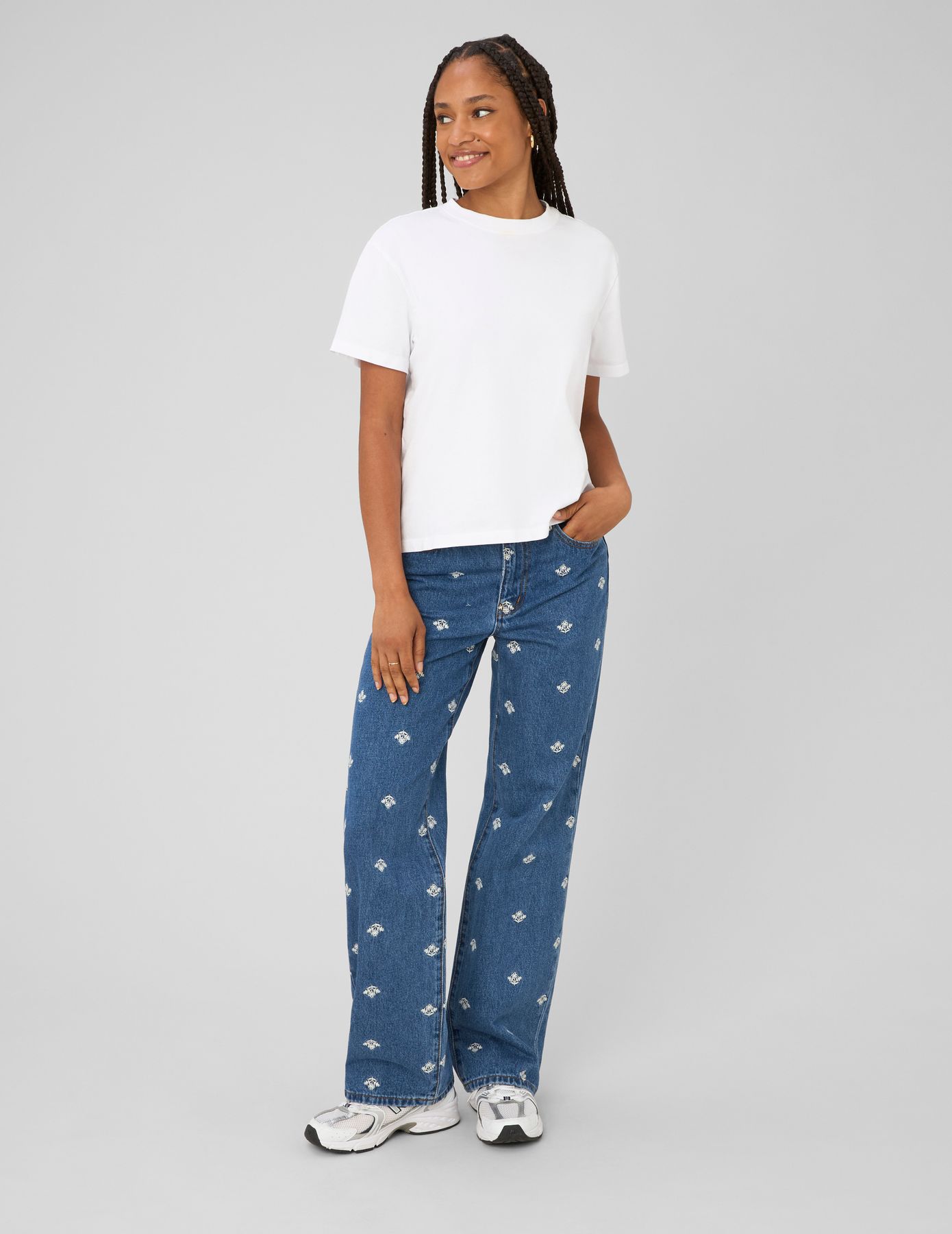 Jean straight brod&eacute;