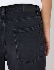 Jean loose à découpes
