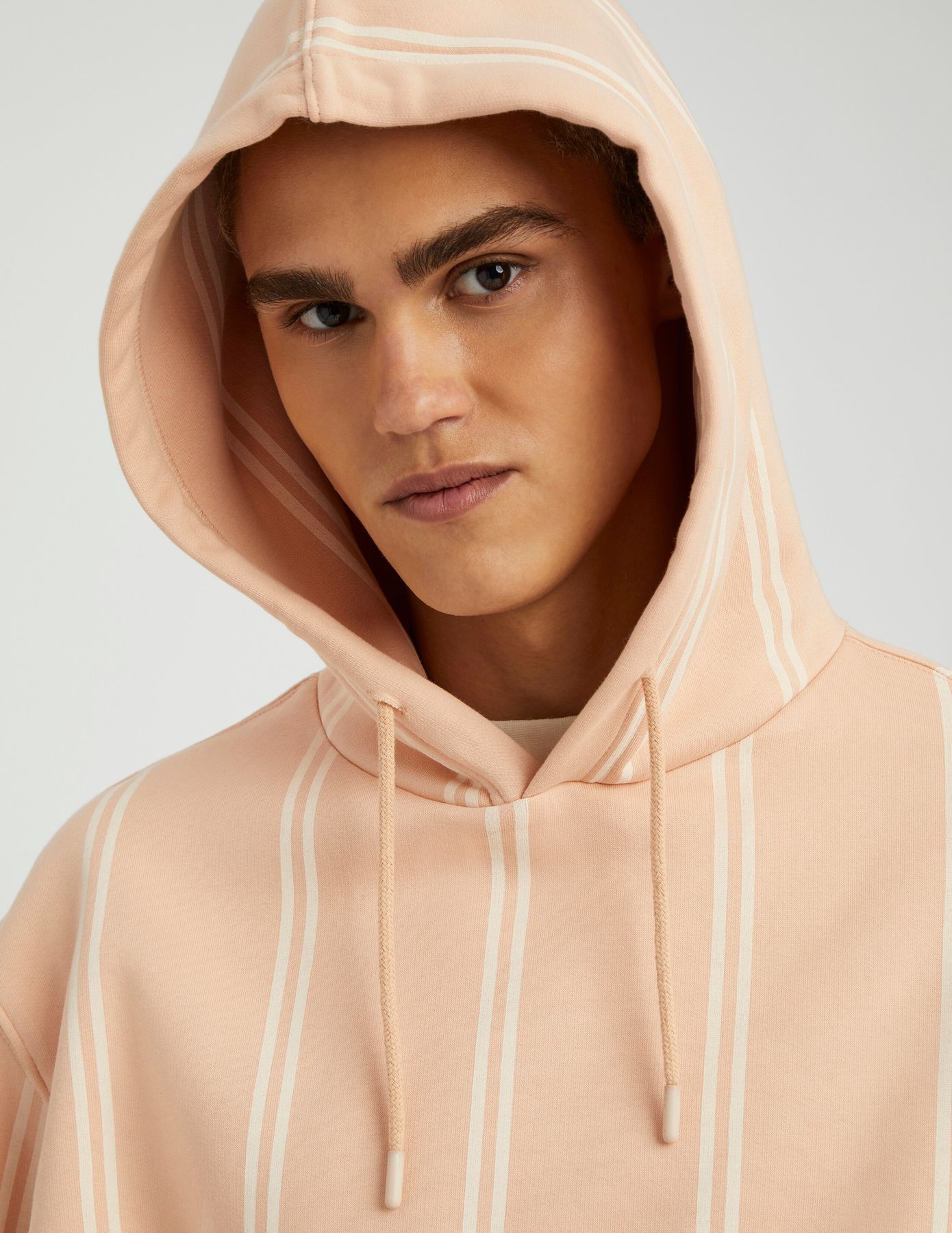 Sweat &agrave; capuche ray&eacute;