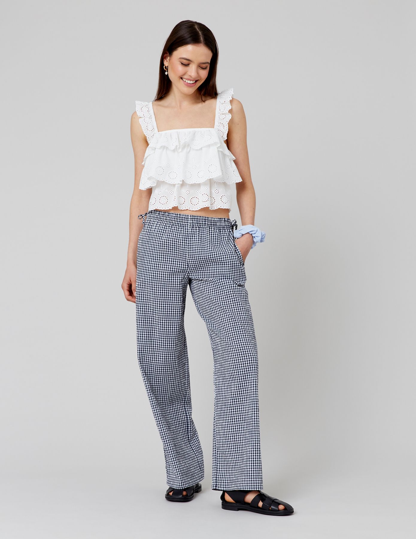 Top broderie anglaise à volant