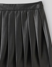 Jupe pliss&eacute;e en tissu enduit