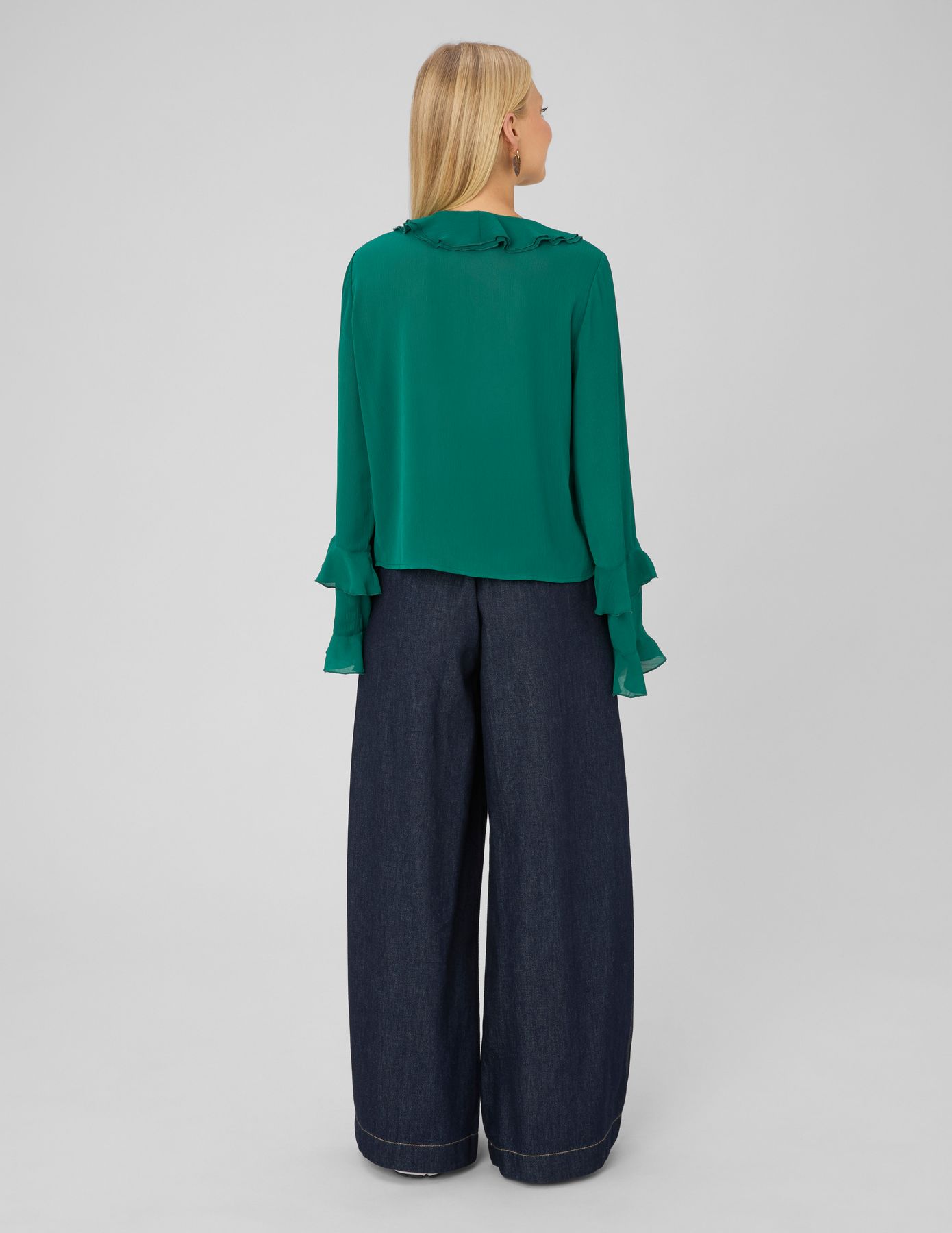 Blouse volant&eacute;e manches longues