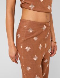 Pantalon brod&eacute;