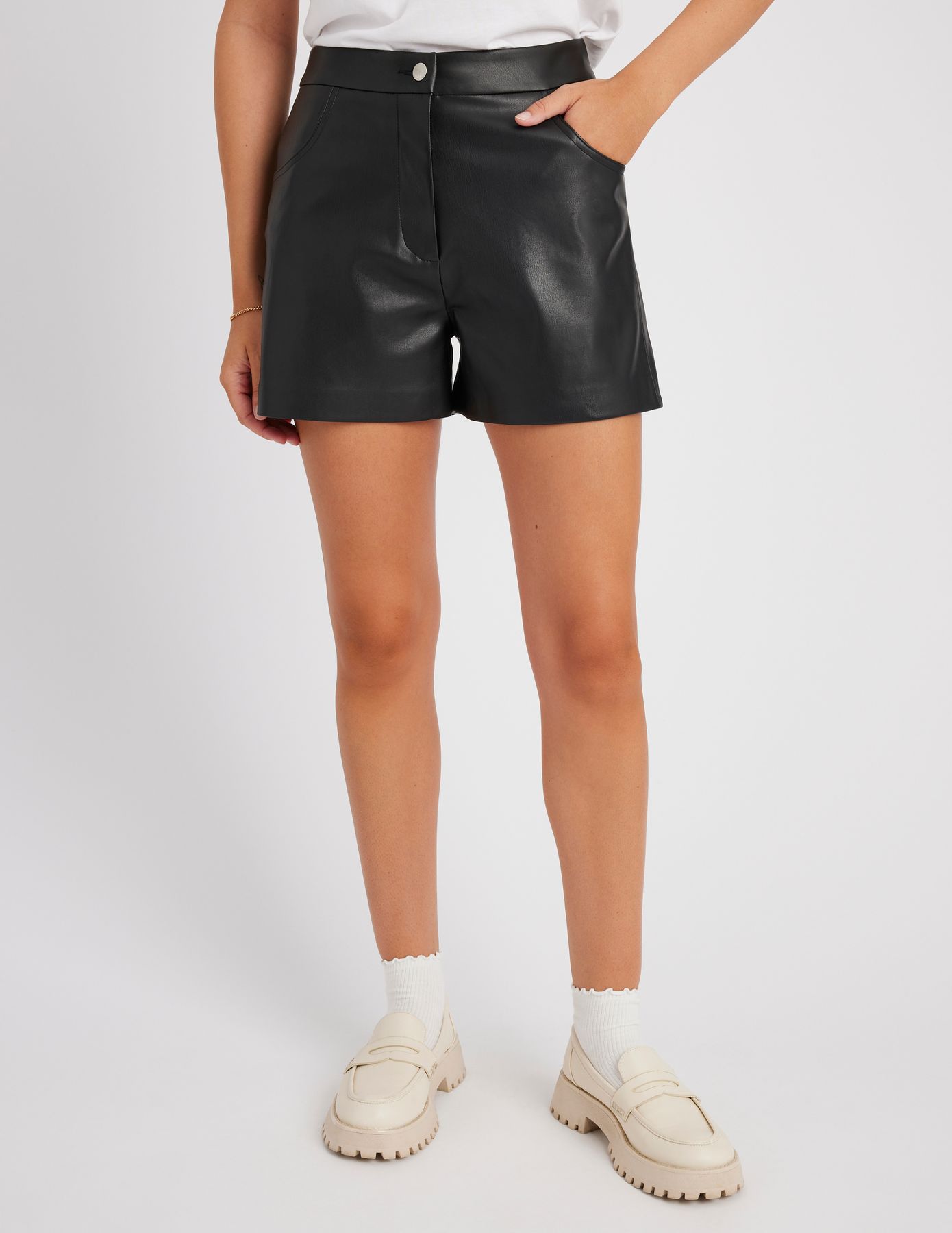 Short tissu enduit