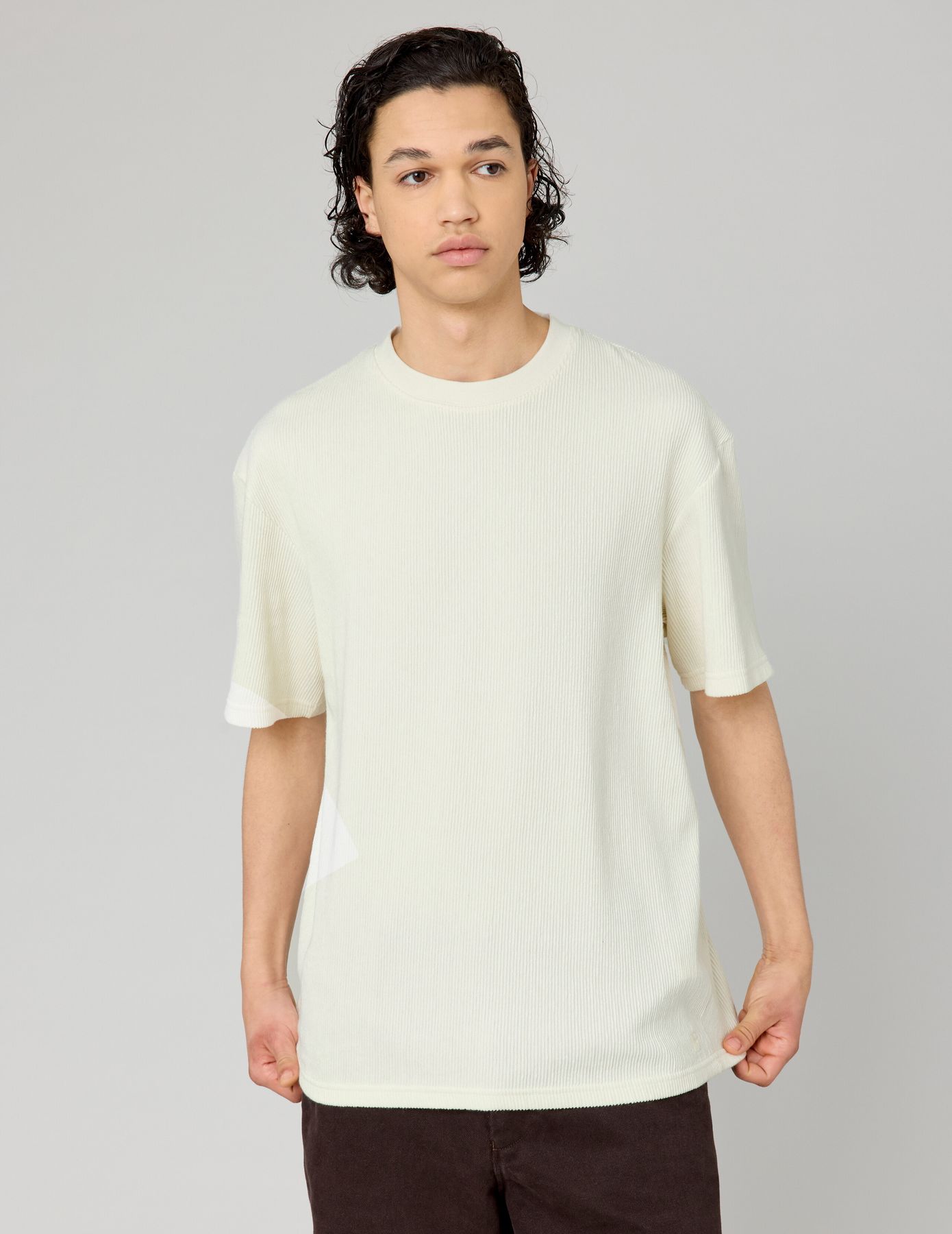 T-shirt reliéfé