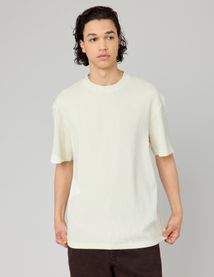 T-shirt reliéfé