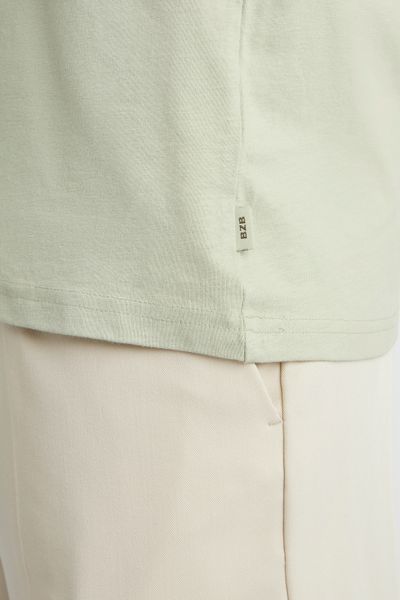 T-shirt broderie poitrine