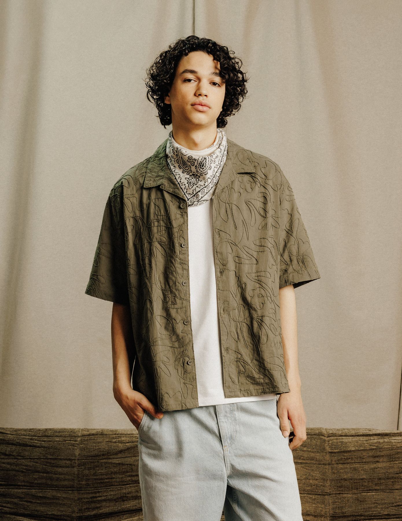 Chemise manches courtes brod&eacute;e