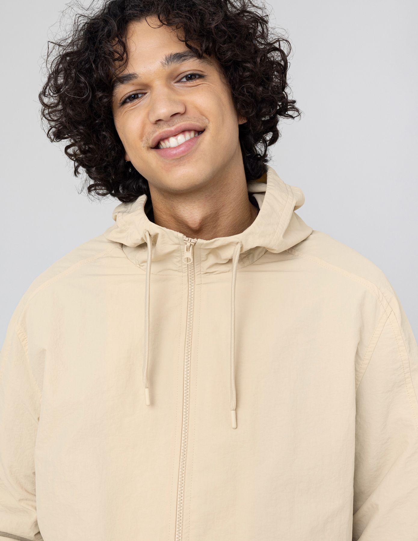 Blouson coup vent à capuche