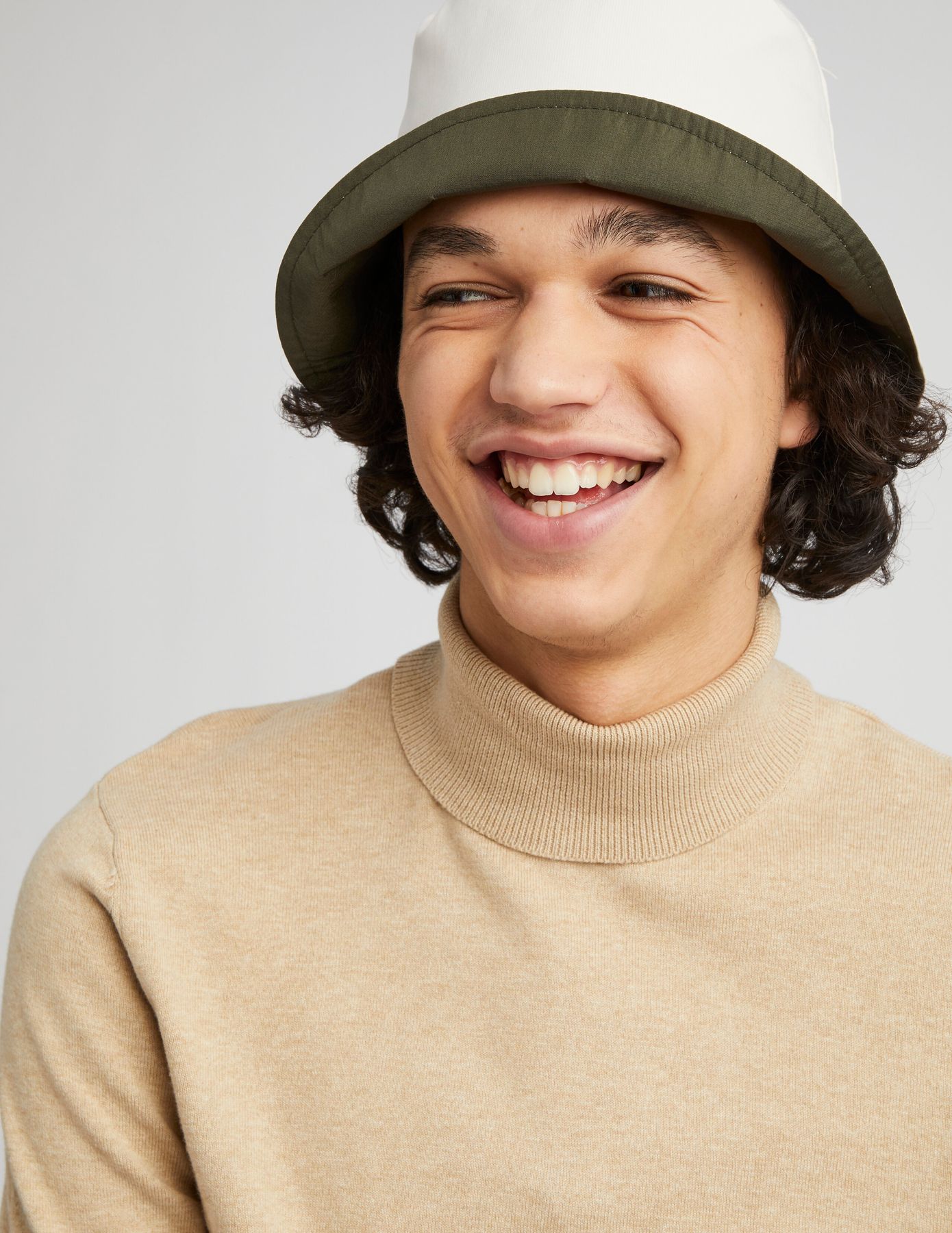 Pull col roul&eacute;