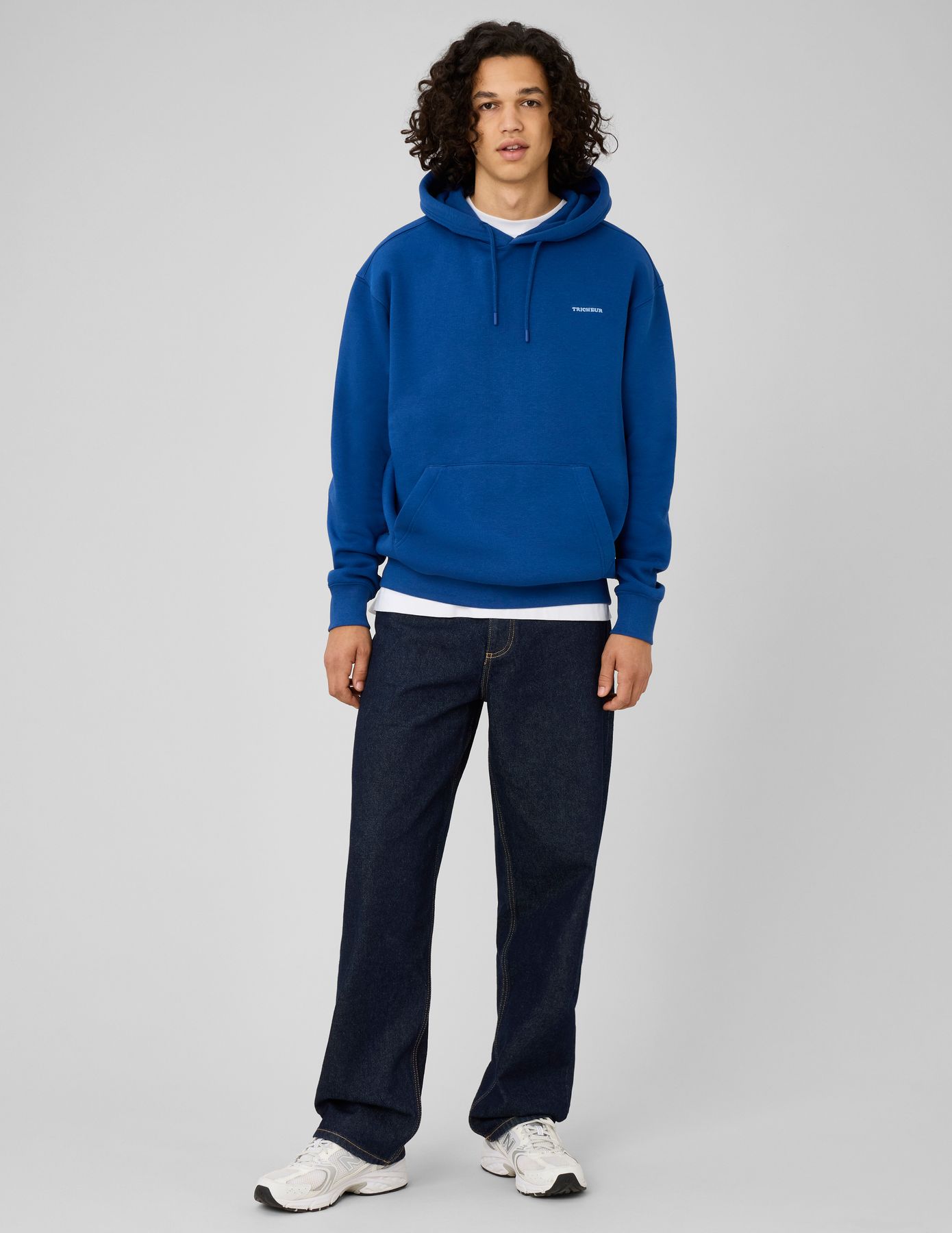 Sweat borderie poitrine