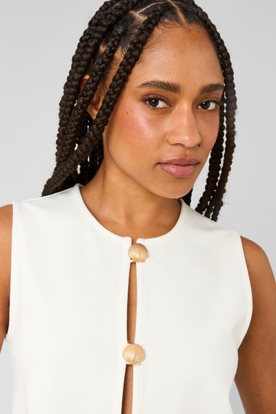 Top avec d&eacute;tails de boutons dor&eacute;s