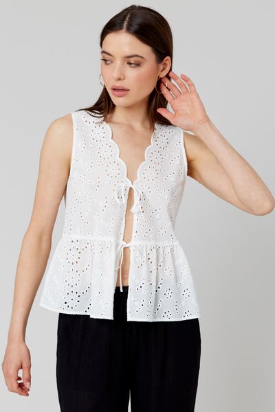 Blouse à nouer en broderie anglaise