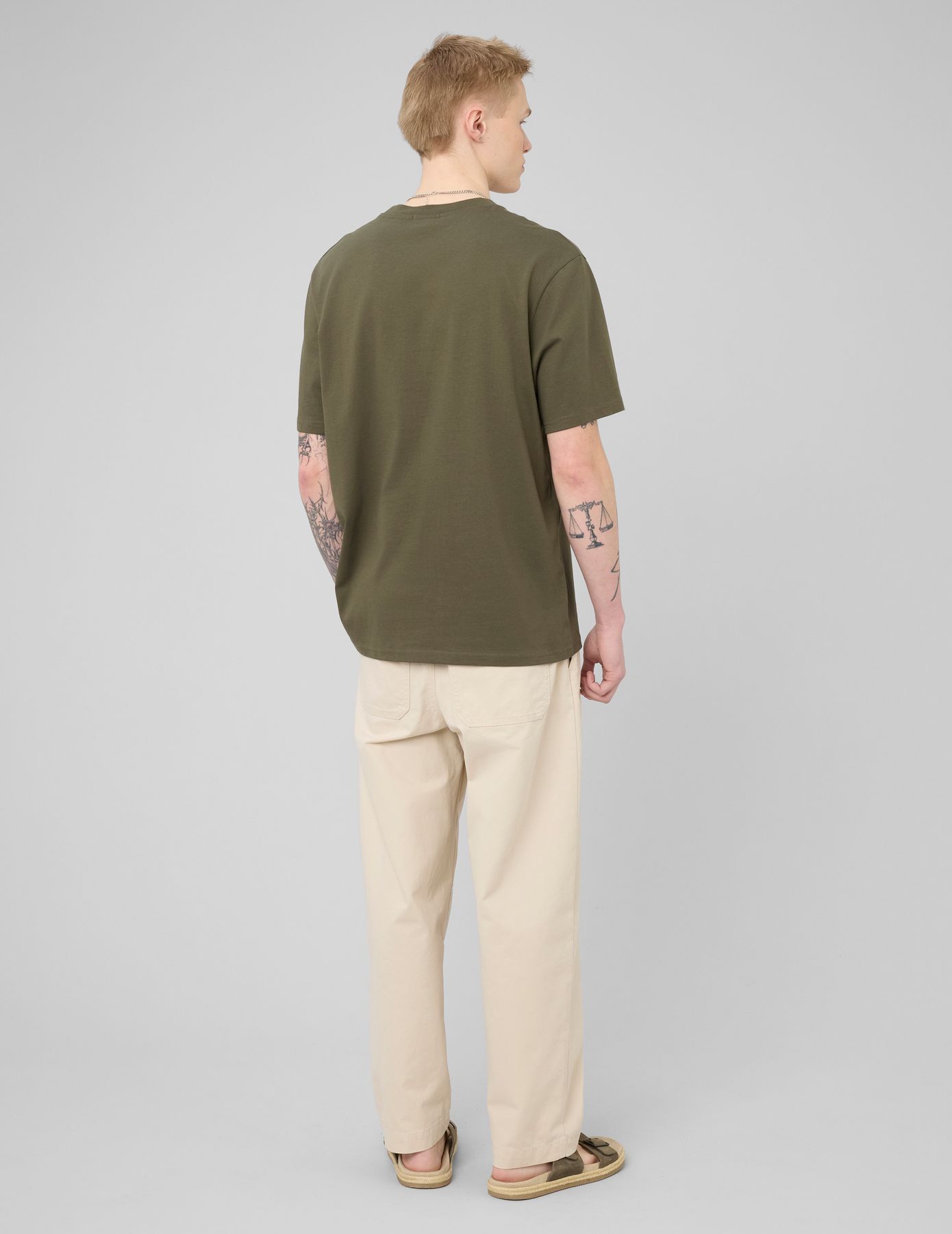 T-shirt broderie poitrine