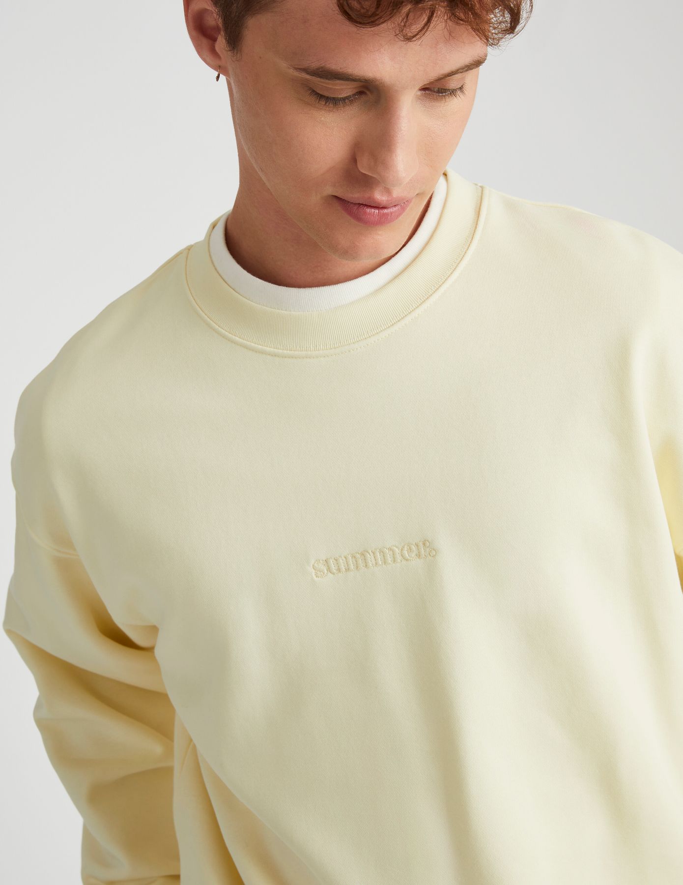 Sweat col rond broderie poitrine