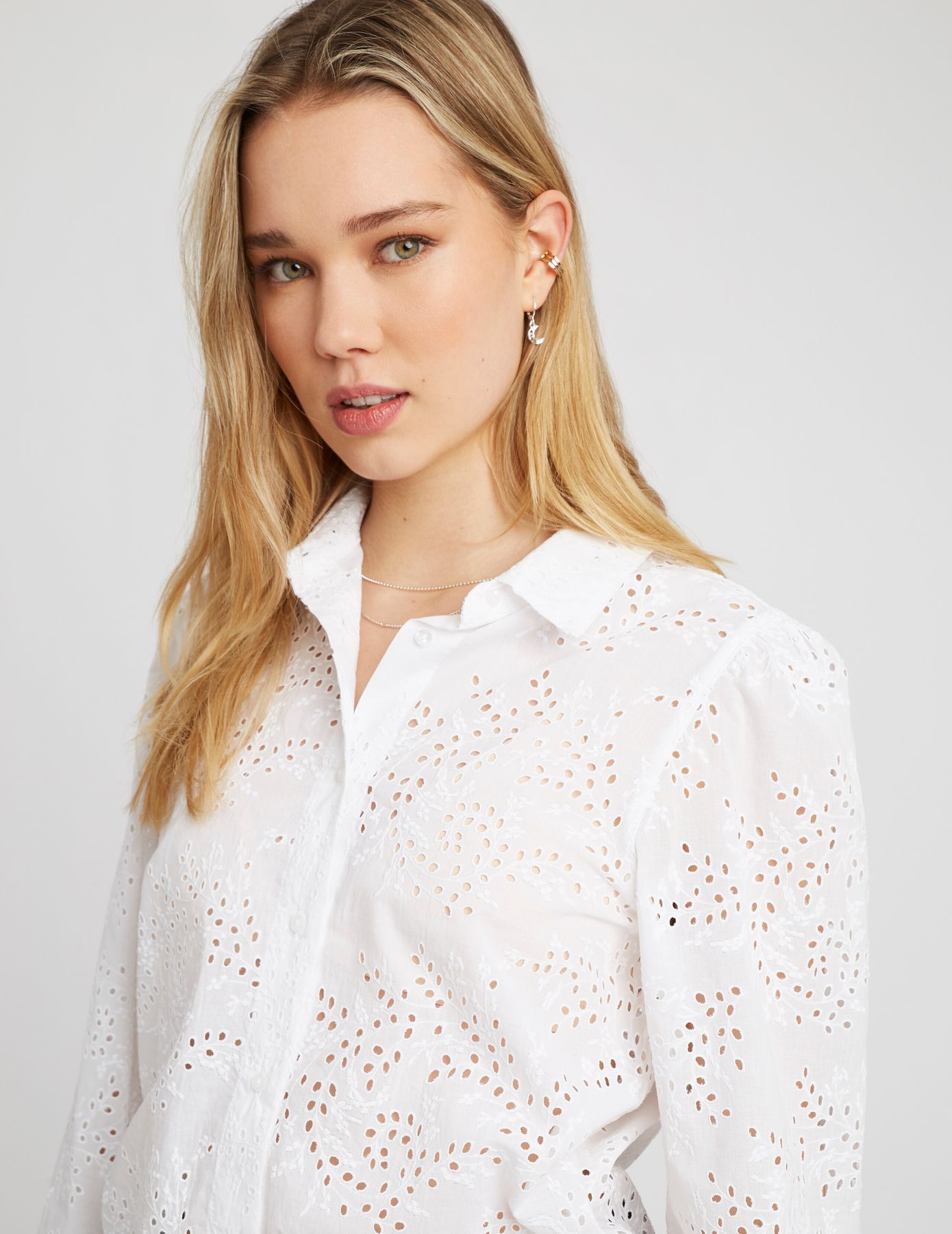 Chemise en broderie anglaise