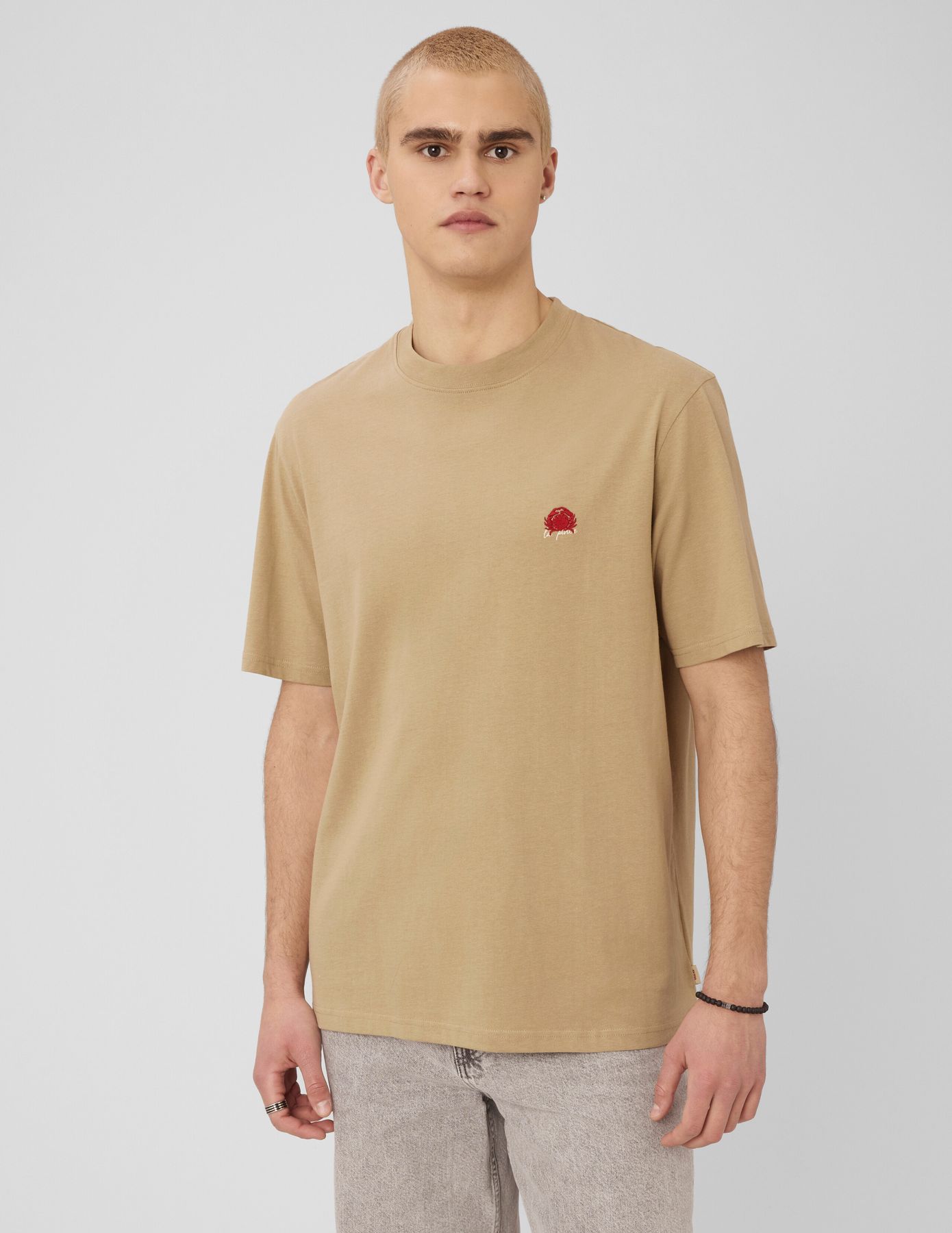 T-shirt broderie poitrine