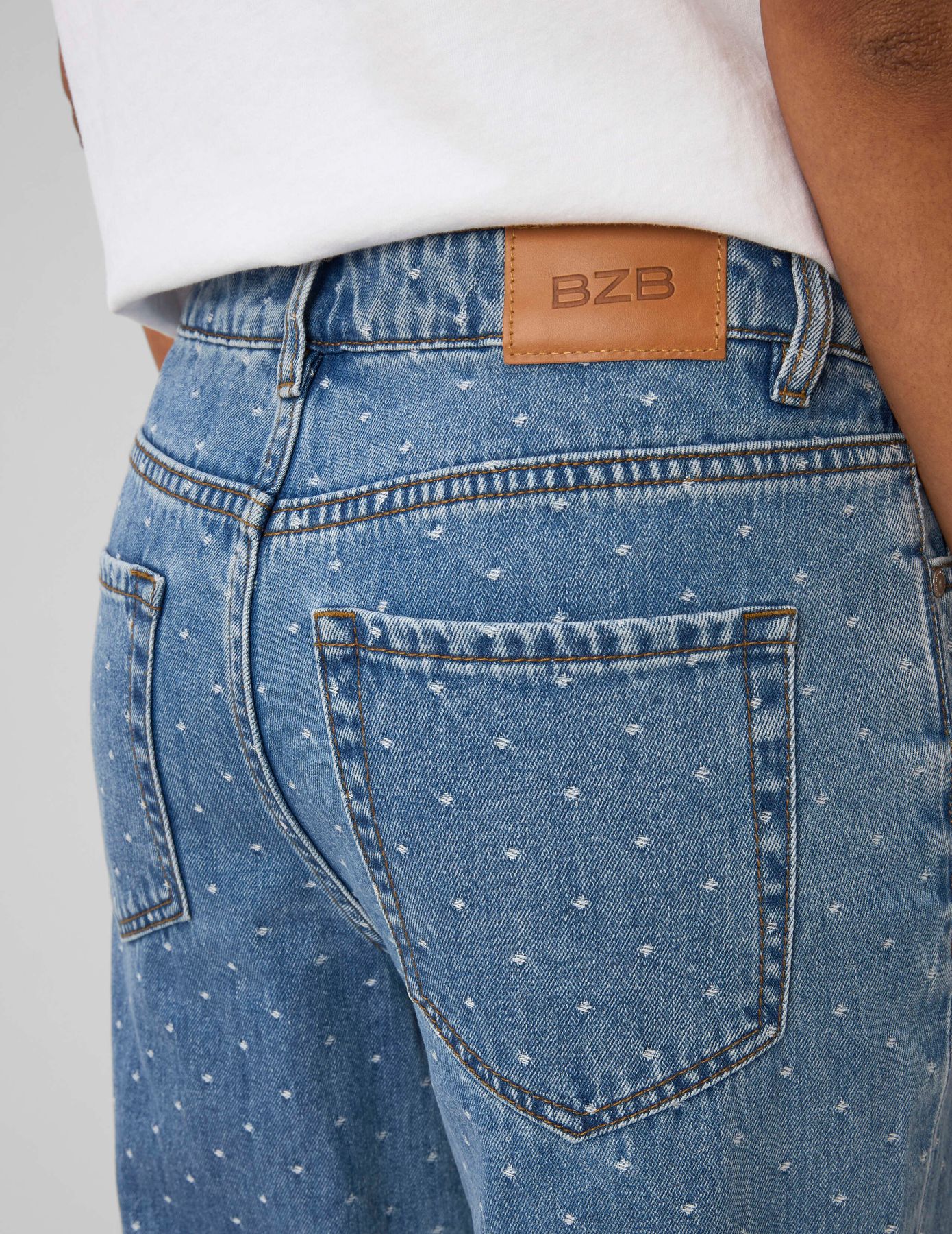 Jean straight brod&eacute; pois