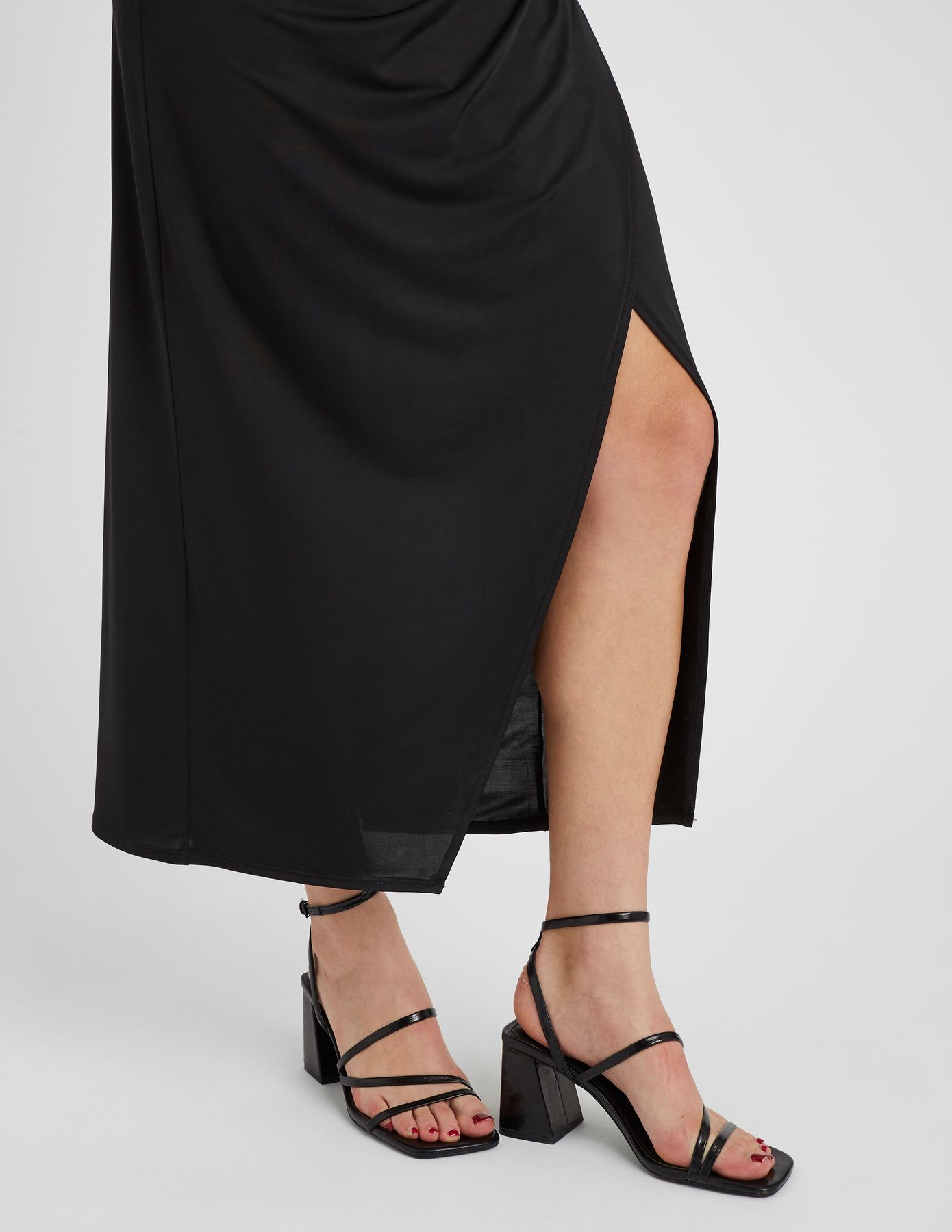 Robe longue col bénitier