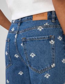 Jean straight brod&eacute;