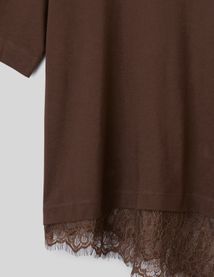 T-shirt avec empi&egrave;cement en dentelle